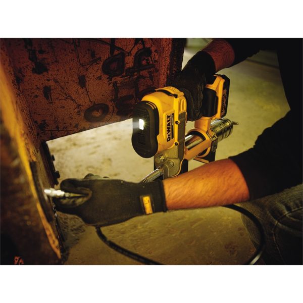 DCGG571B 20-volt Max Air Grease Gun - Image 4