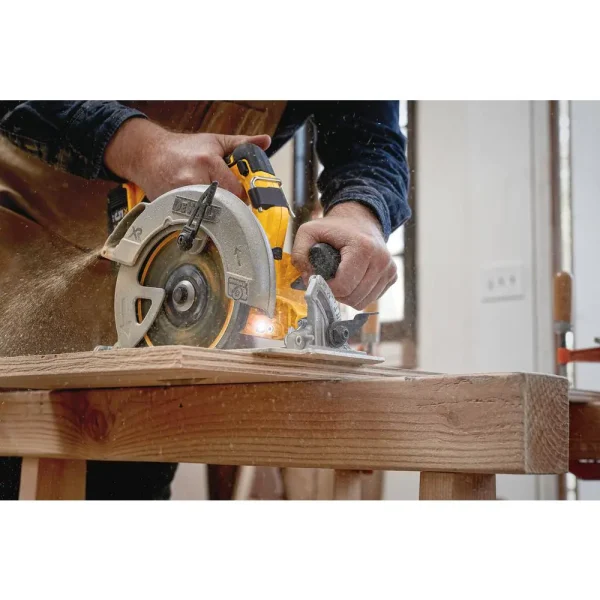 DCS570P1 20-Volt MAX XR Cordless Brushless 7-1/4 in. Circular Saw with (1) 20-Volt Battery 5.0Ah   Charger - Image 14