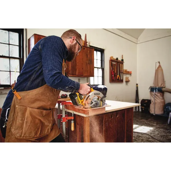DCS570P1 20-Volt MAX XR Cordless Brushless 7-1/4 in. Circular Saw with (1) 20-Volt Battery 5.0Ah   Charger - Image 13