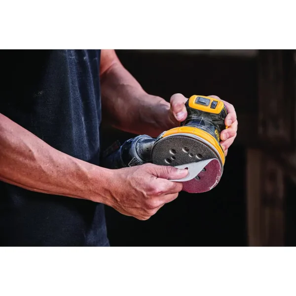 DCW210D1 20-Volt MAX XR Cordless Brushless 5 in. Random Orbital Sander with (1) 20-Volt Battery 2.0Ah   Charger - Image 6