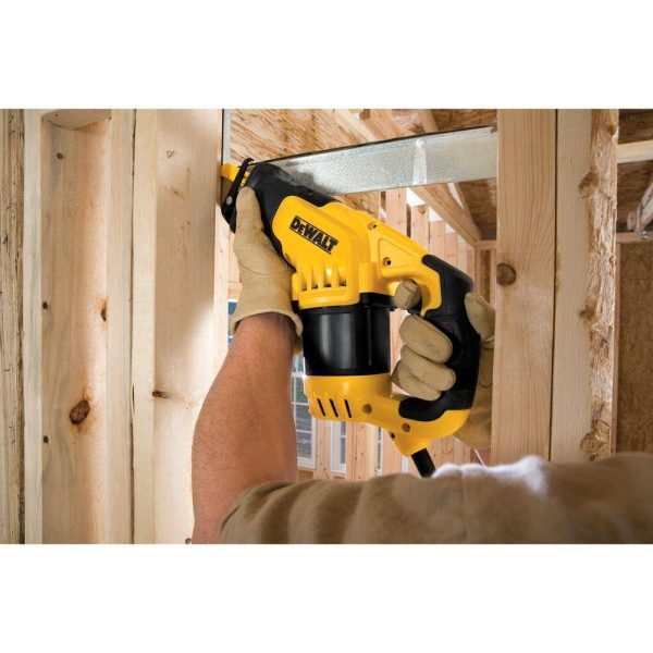 DWE357 12 Amp Compact Corded Reciprocating Saw - Image 15
