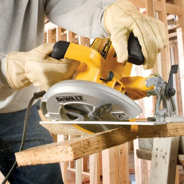 DWE575SB 15 Amp 7-1/4 in. Lightweight Circular Saw with Electric Brake - Image 13
