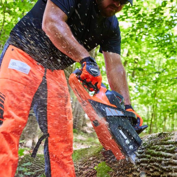 DCS-5000-18C2 eFORCE 18 in. 56V Cordless Battery Chainsaw with 5.0Ah Battery and Charger - Image 4
